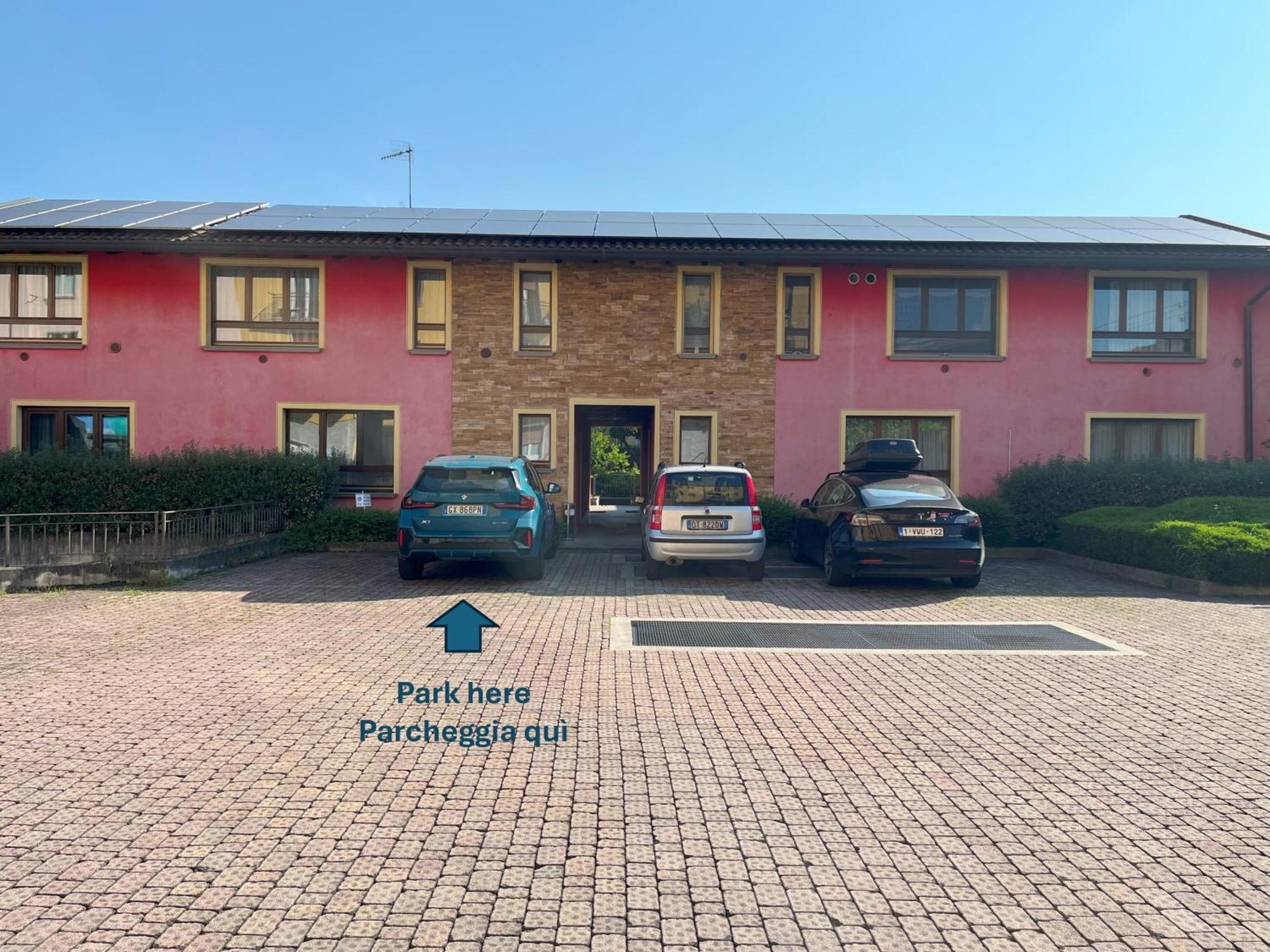 Cozy Flat + Parking Close To City Center/Airport Bérgamo Exterior foto